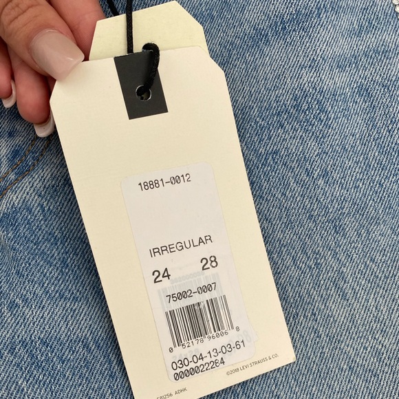 Levi’s Rhinestone Jeans - Picture 4 of 4